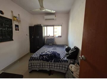 Bedroom in 2 BHK Apartment at Kiran Towers, Malad West – for Rent