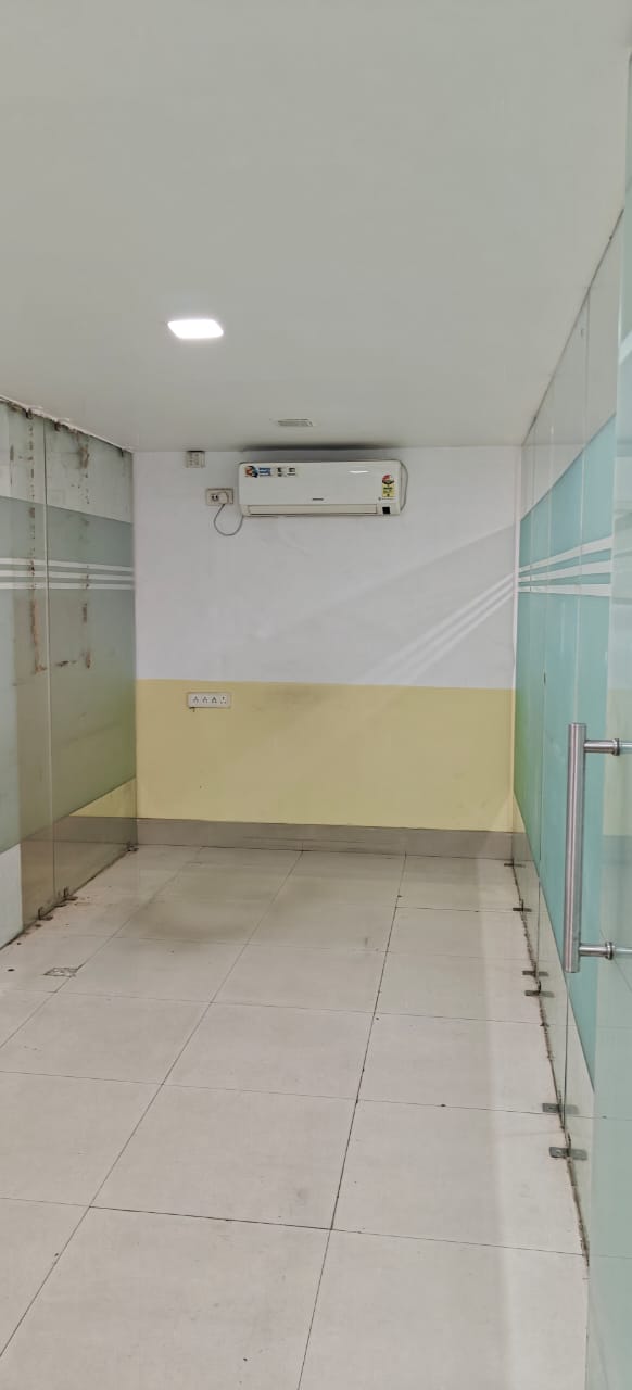 Retail Shop For Rent in Park Street