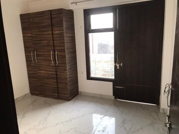 Room in 3 BHK Builder Floor at Sector 57 – for Rent