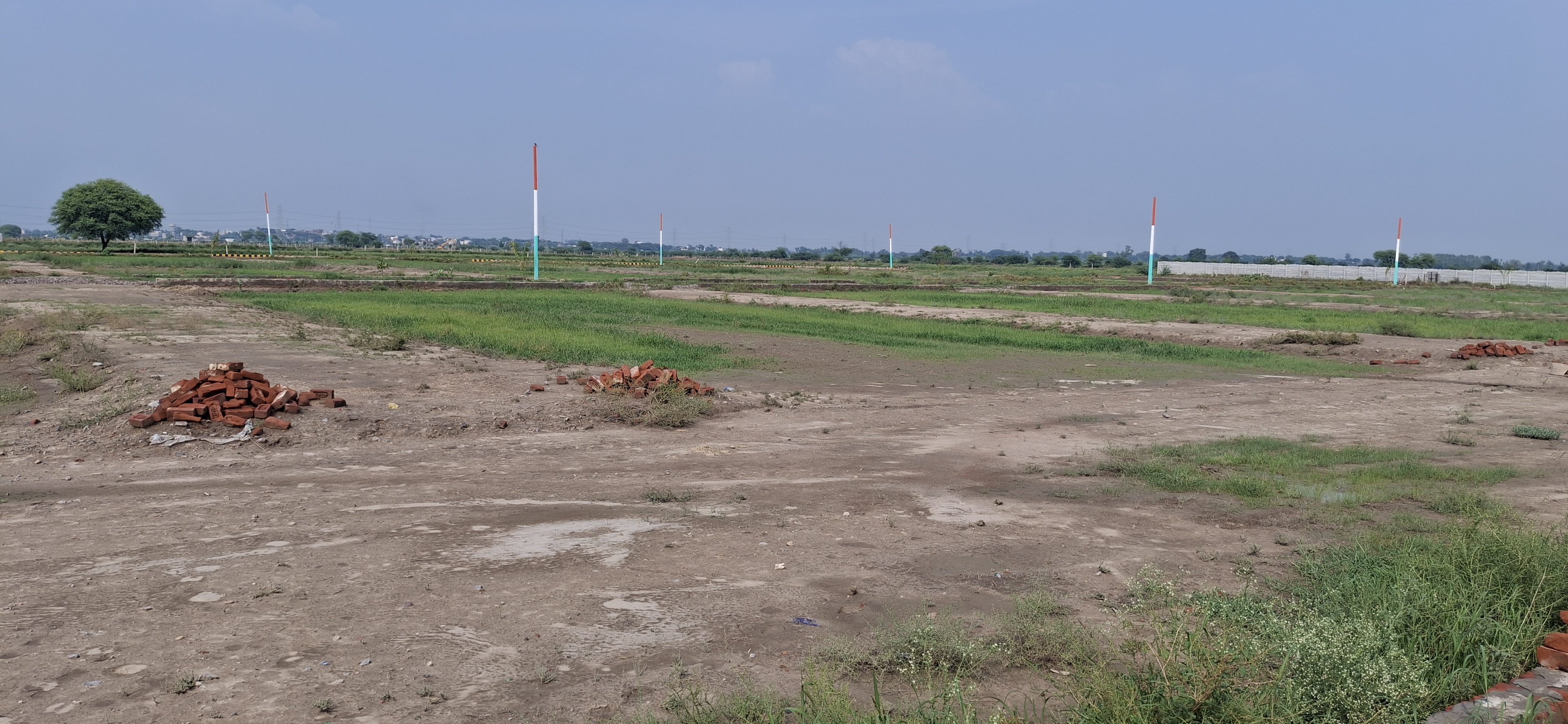 Plot For Sale in Mk Propty 