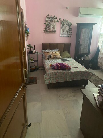 Bedroom in 3 BHK Builder Floor at Sector 50 – for Rent