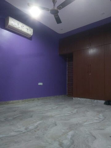 Room in 4 BHK Builder Floor at Shalimar Nest, Vasant Kunj – for Rent