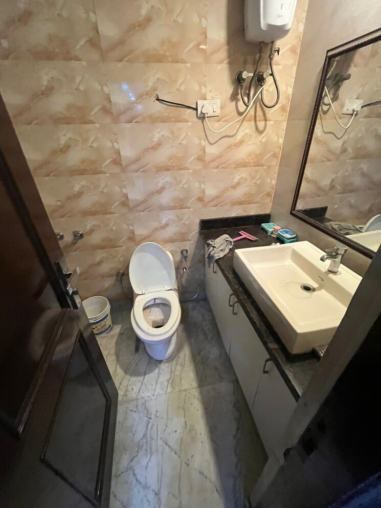 Bathroom, old rajinder nagar 3 Bedroom 900 Sq.Ft. Independent House In Old Rajinder Nagar Delhi 8950406