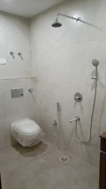 Master Bedroom in 3 BHK Builder Floor at Kishangarh – for Rent