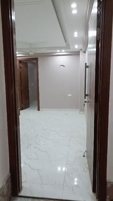 Bathroom in 3 BHK Builder Floor at Kishangarh – for Rent