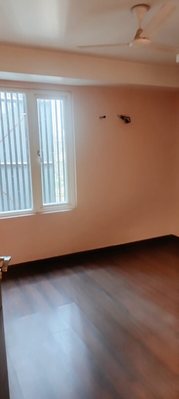 Room in 4 BHK Builder Floor at Shanti Kunj – for Rent