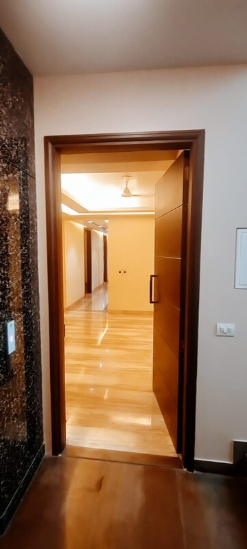 Room in 4 BHK Builder Floor at Shanti Kunj – for Rent