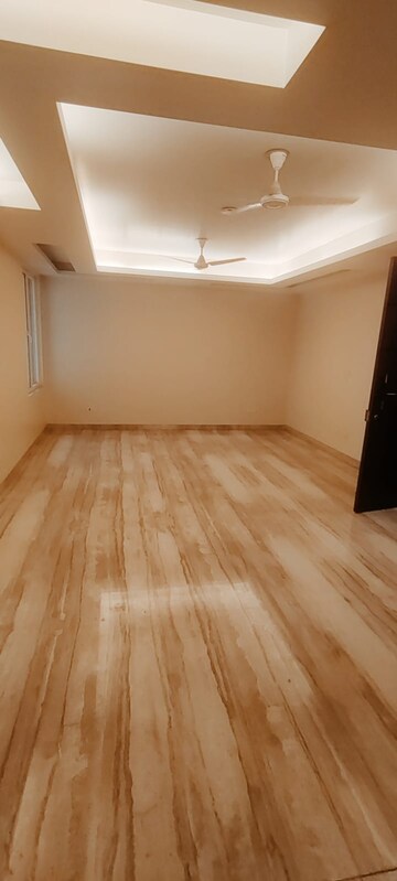 Room in 4 BHK Builder Floor at Shanti Kunj – for Rent