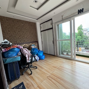 Parking in 3 BHK Builder Floor at Vishnu Garden – for Sale