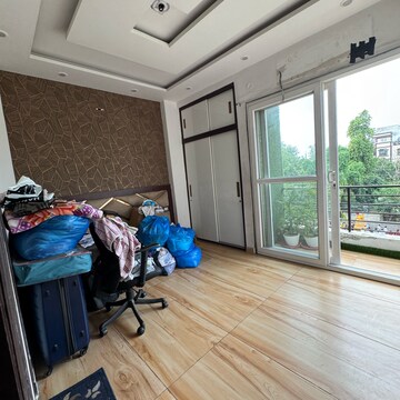 Parking in 3 BHK Builder Floor at Vishnu Garden – for Sale