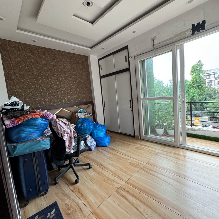  Parking, vishnu garden 3 Bedroom 100 Sq.Yd. Builder Floor In Vishnu Garden Delhi 8950475