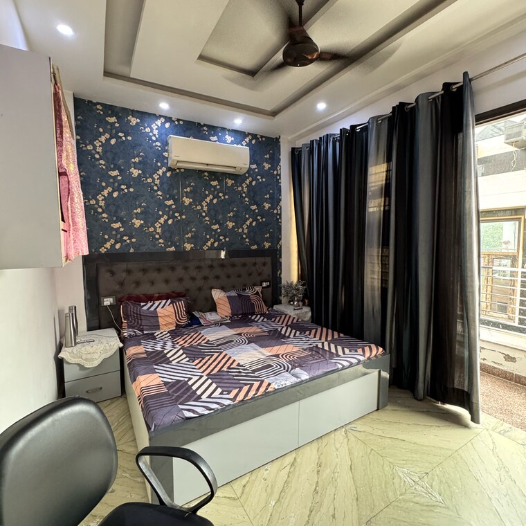 Bedroom, vishnu garden 3 Bedroom 100 Sq.Yd. Builder Floor In Vishnu Garden Delhi 8950475