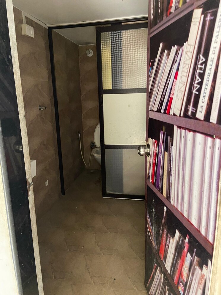 Washroom, thane west Commercial Office Space 600 Sq.Ft. In Thane West Thane 8950524