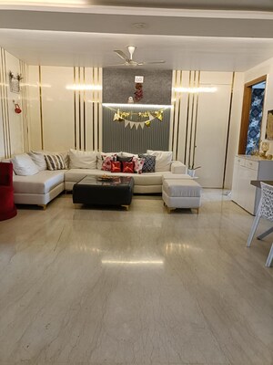 Living Room in 4 BHK Builder Floor at Unitech Arcadia, South City 2 – for Sale