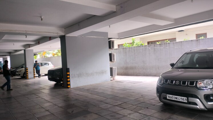  Parking, cunningham road Commercial Office Space 2650 Sq.Ft. In Cunningham Road Bangalore 8918702