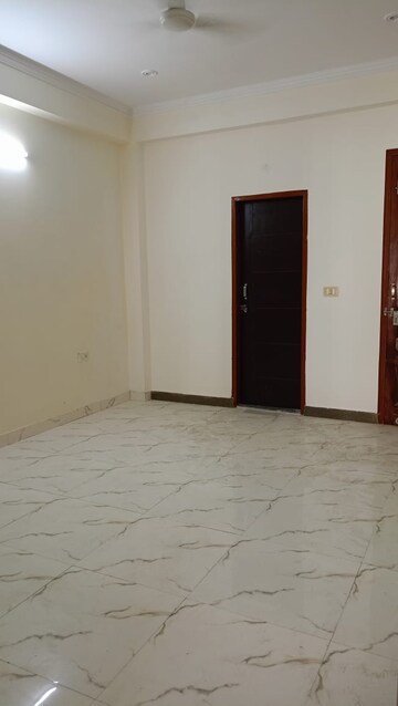 Room in 3 BHK Builder Floor at Sector 57 – for Rent