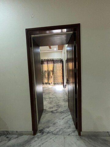 Room in 3 BHK Builder Floor at Sector 86 – for Rent