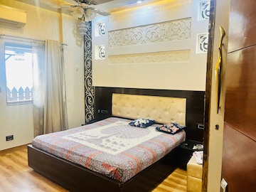 Bedroom in 4 BHK Builder Floor at Ardee City, Sector 52 – for Rent