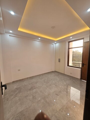 Room in 3 BHK Builder Floor at Chattarpur – for Rent