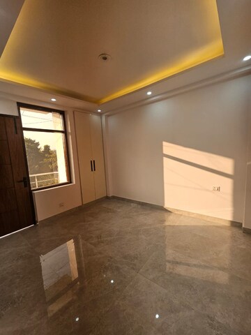 Room in 3 BHK Builder Floor at Chattarpur – for Rent