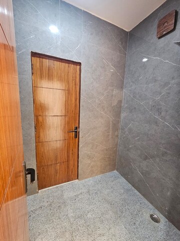 Room in 3 BHK Builder Floor at Chattarpur – for Rent