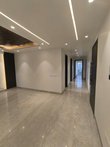 Room in 3 BHK Builder Floor at Dlf Phase I – for Sale