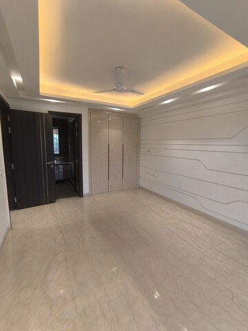 Room in 3 BHK Builder Floor at Dlf Phase I – for Sale