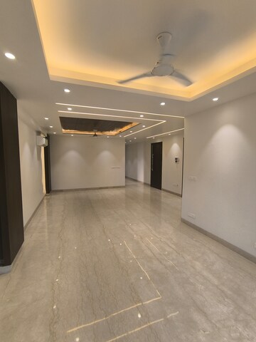 Room in 3 BHK Builder Floor at Dlf Phase I – for Sale