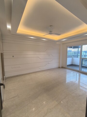 Room in 3 BHK Builder Floor at Dlf Phase I – for Sale