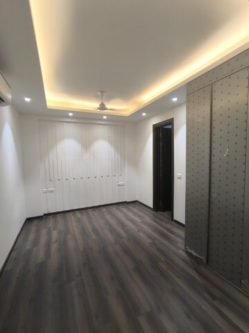 Bedroom in 3 BHK Builder Floor at Dlf Phase I – for Sale