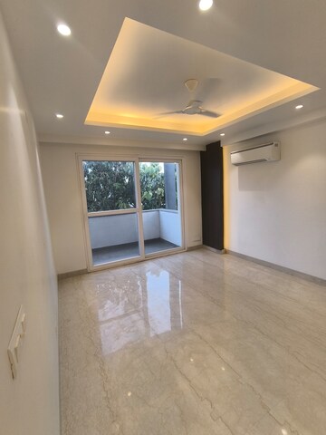Room in 3 BHK Builder Floor at Dlf Phase I – for Sale
