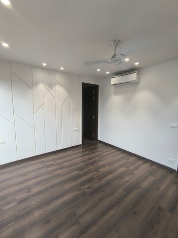 Room in 3 BHK Builder Floor at Dlf Phase I – for Sale