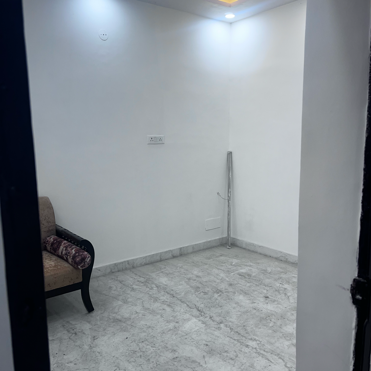1 BHK + Extra Room Builder Floor For Rent in KG2 Apartments