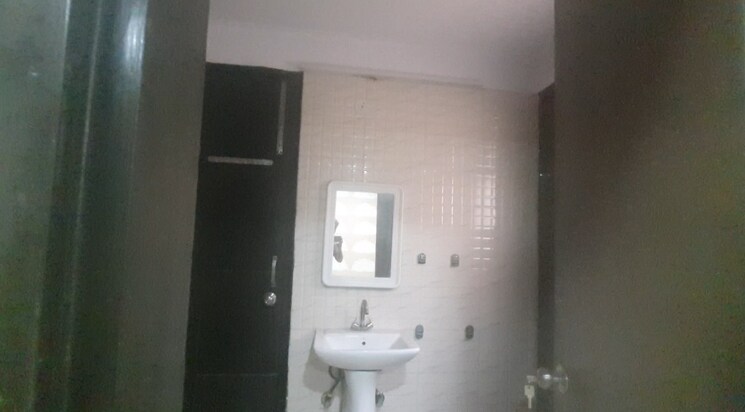 Bathroom, karol bagh 3 Bedroom 1400 Sq.Ft. Builder Floor In Karol Bagh Delhi 8786350