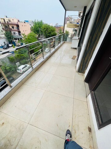 Balcony in 3 BHK Builder Floor at Sector 40 – for Rent