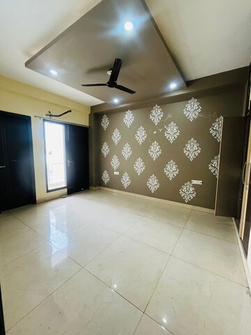 Room in 3 BHK Builder Floor at Sector 40 – for Rent
