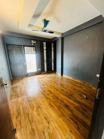 Bedroom in 3 BHK Builder Floor at Sector 40 – for Rent