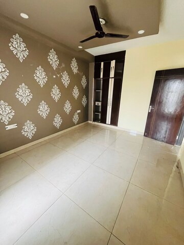 Kitchen in 3 BHK Builder Floor at Sector 40 – for Rent