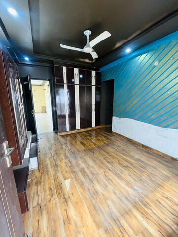 Room in 3 BHK Builder Floor at Sector 40 – for Rent