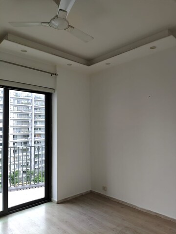 Room in 3 BHK Apartment at Ireo Skyon, Sector 60 – for Rent
