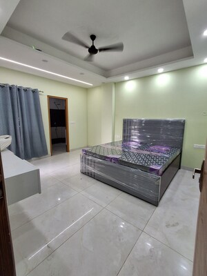 Living Room in 3 BHK Apartment at DLF Ridgewood Estate, Dlf Phase iv – for Sale