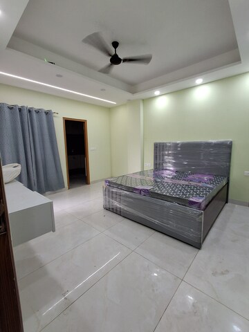 Living Room in 3 BHK Apartment at DLF Ridgewood Estate, Dlf Phase iv – for Sale