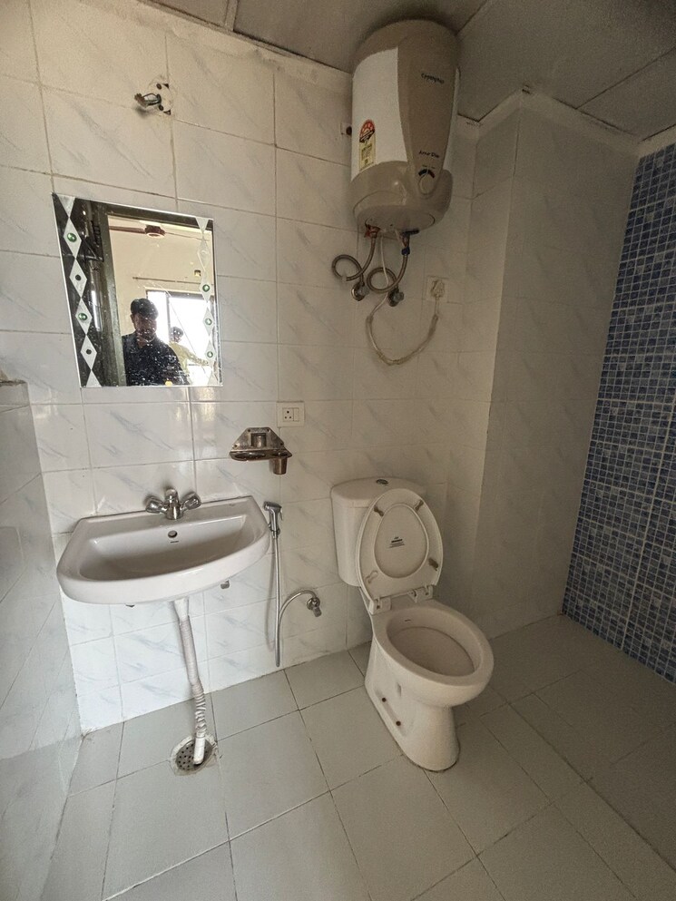Bathroom, eros-sampoornam 2.5 Bedroom 1060 Sq.Ft. Apartment In Sector 2 Greater Noida Greater Noida 8950935