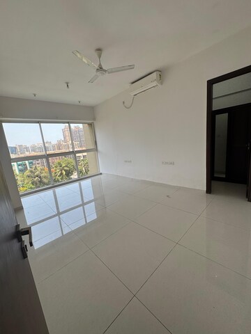 Room in 3 BHK Apartment at Runwal Elegante, Andheri West – for Rent