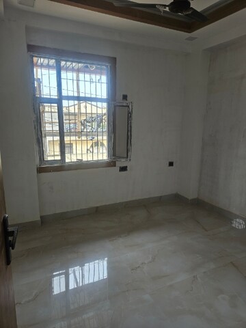 Room in 3 BHK Builder Floor at Aimnabad – for Sale