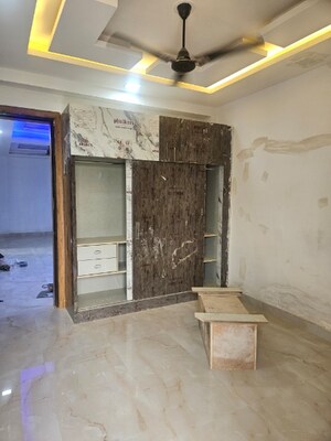 Room in 3 BHK Builder Floor at Aimnabad – for Sale