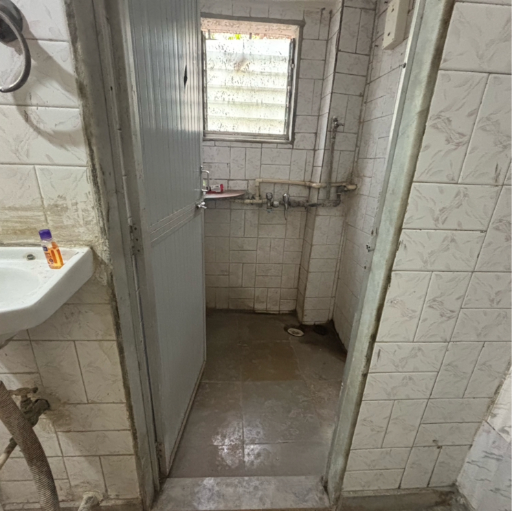Bathroom, kandivali east 1 RK 300 Sq.Ft. Apartment In Kandivali East Mumbai 8951011