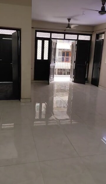 Living Room in 2.5 BHK Apartment at Vasant Apartment Mayur Vihar, Mayur Vihar 1 – for Rent