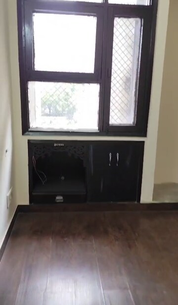 Room in 2.5 BHK Apartment at Vasant Apartment Mayur Vihar, Mayur Vihar 1 – for Rent