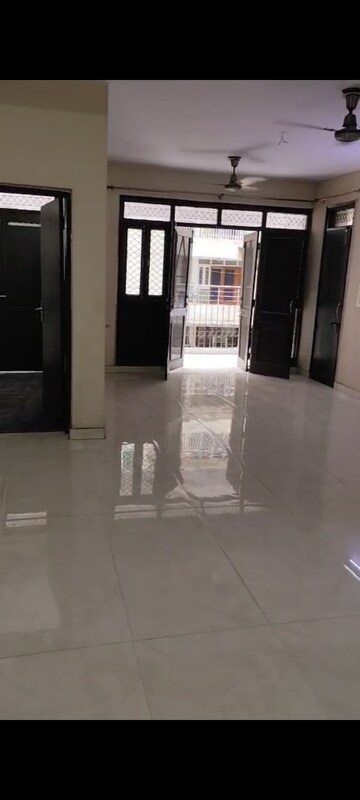 Living Room in 2.5 BHK Apartment at Vasant Apartment Mayur Vihar, Mayur Vihar 1 – for Rent